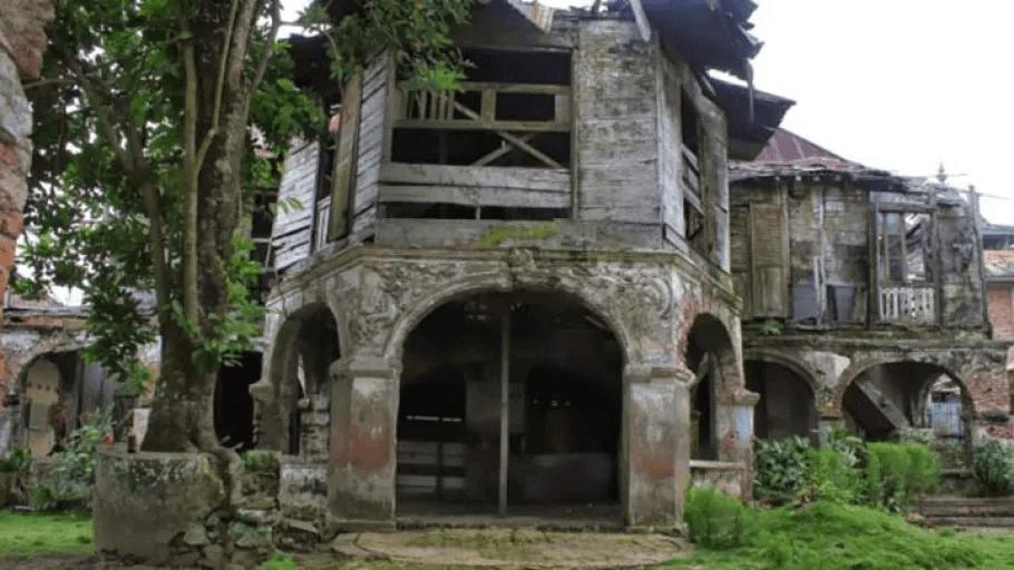 Berwisata Sejarah di Cagar Budaya Rumah Batu Olakemang Jambi