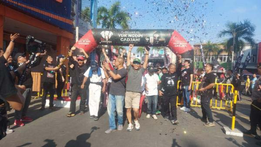 Jalan Sehat Meriahkan Perayaan HUT ke-16 Plaza Asia Tasikmalaya
