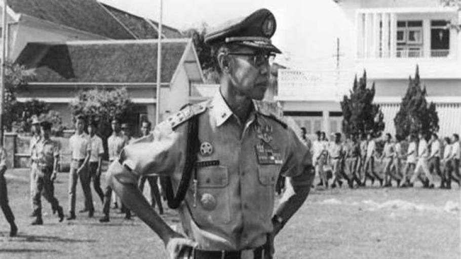 Jenderal Hoegeng, Sang Polisi Jujur dalam Guyonan Gus Dur