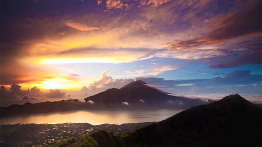 Keindahan Gunung Batur dan Cerita Mistik di Baliknya