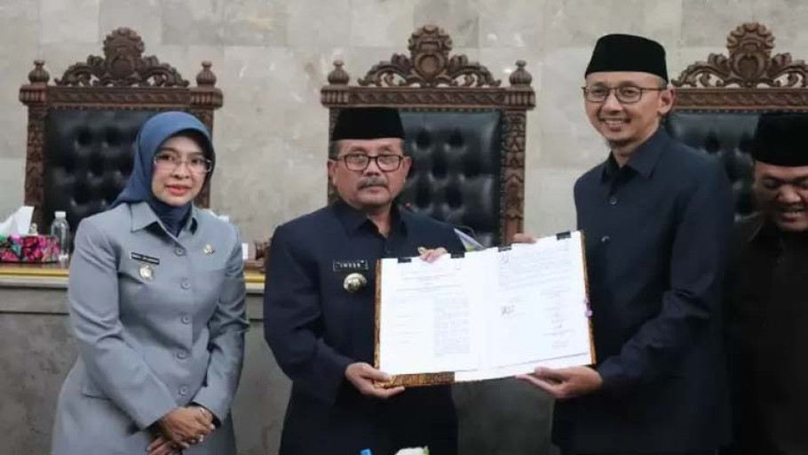Langkah Tegas: Bupati Cirebon dan DPRD Setujui Raperda APBD 2023