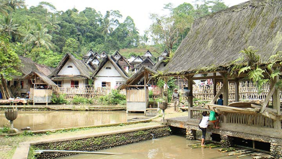 Mengenal Kampung Naga: Desa Tradisional di Jantung Tasikmalaya