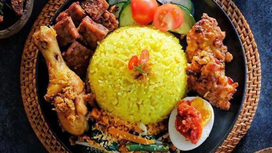 Nasi Kuning: Kelezatan Tradisi dalam Satu Sajian