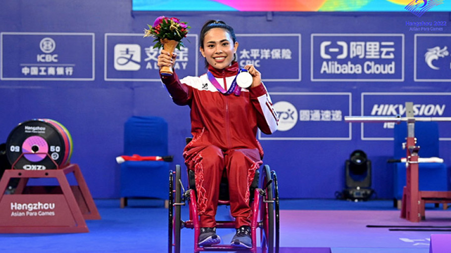 Ni Nengah Widiasih: Atlet Putri Angkat Besi Pertama Indonesia yang Meraih Medali Perak