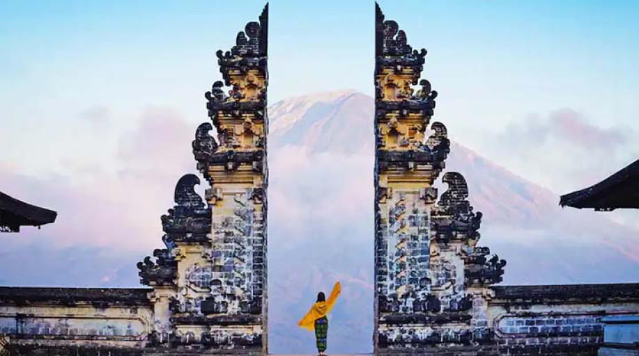 Pura Lempuyang: Destinasi Wisata Di Bali Favorit Para Turis