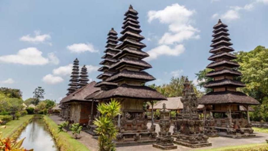 Pura Meru dan Simbol Kerukunan Umat Beragama di Lombok