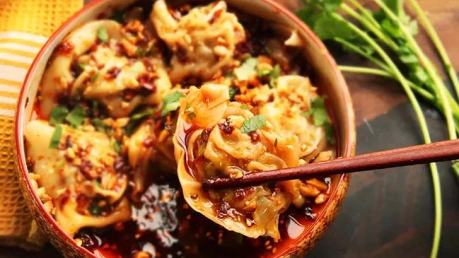 Wonton Ayam: Sensasi Pedas Gurih dari Dapur Tionghoa
